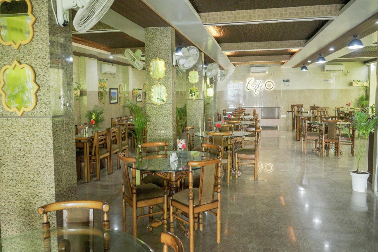 Collection O 4731 Hotel Surya Continental Lucknow Exteriör bild