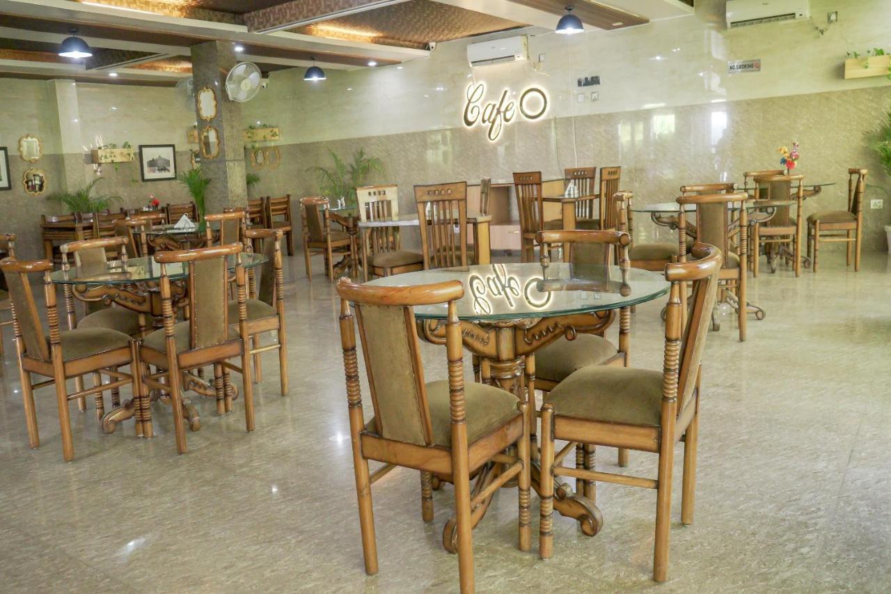 Collection O 4731 Hotel Surya Continental Lucknow Exteriör bild