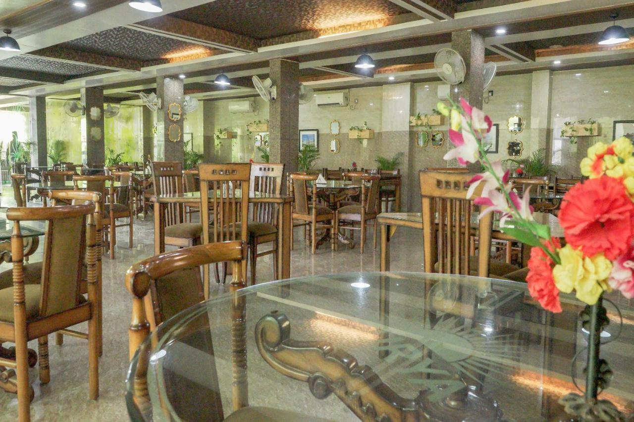 Collection O 4731 Hotel Surya Continental Lucknow Exteriör bild