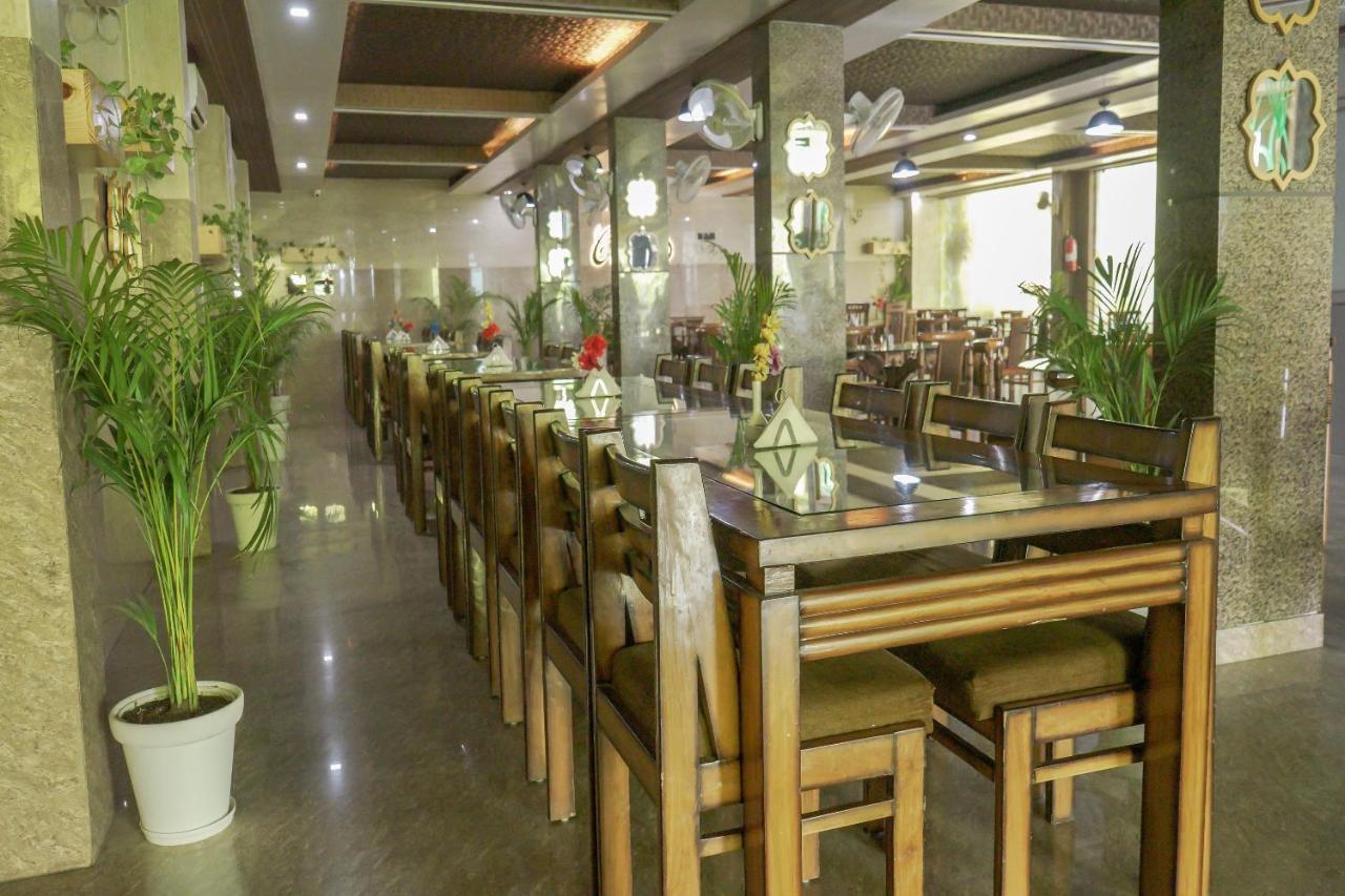 Collection O 4731 Hotel Surya Continental Lucknow Exteriör bild